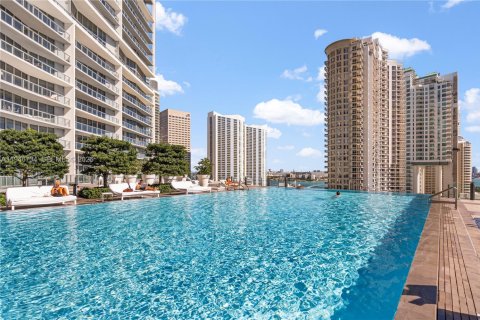 Condo in Miami, Florida, 2 bedrooms  № 2002916 - photo 19