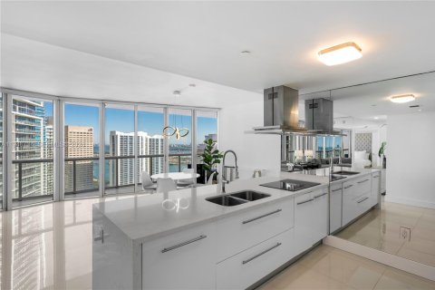 Condo in Miami, Florida, 2 bedrooms  № 2002916 - photo 8