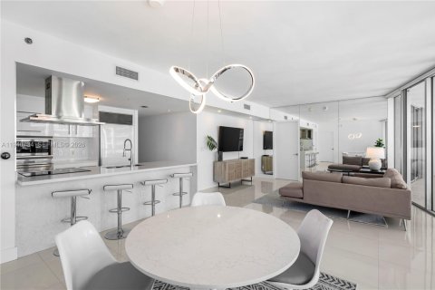 Condo in Miami, Florida, 2 bedrooms  № 2002916 - photo 6