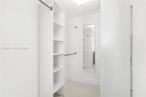 Condo in Miami, Florida, 2 bedrooms  № 2002916 - photo 14