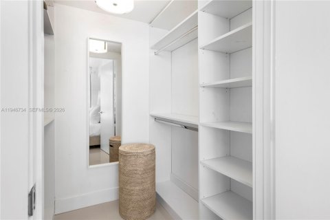 Condo in Miami, Florida, 2 bedrooms  № 2002916 - photo 10