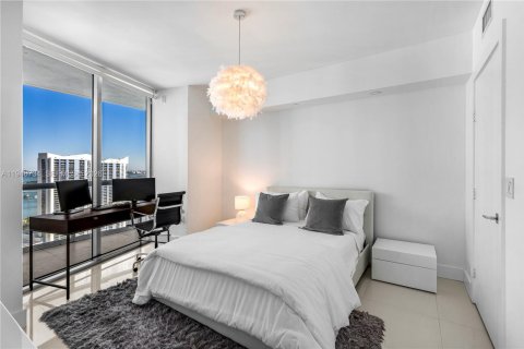 Condo in Miami, Florida, 2 bedrooms  № 2002916 - photo 13
