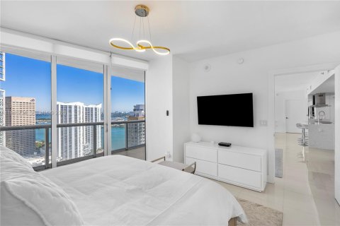 Condo in Miami, Florida, 2 bedrooms  № 2002916 - photo 9