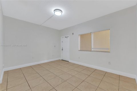 Appartement à louer à Miami, Floride: 1 chambre, 46.92 m2 № 1991145 - photo 4