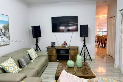 Купить таунхаус в Майами, Флорида 4 спальни, № 2005375 - фото 3