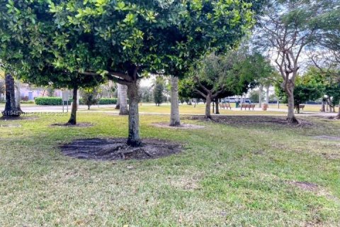 Купить таунхаус в Майами, Флорида 4 спальни, № 2005375 - фото 18