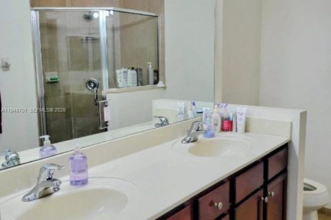 Купить таунхаус в Майами, Флорида 4 спальни, № 2005375 - фото 7