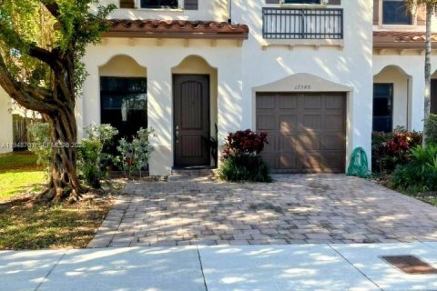 Таунхаус в Майами, Флорида 4 спальни № 2005375