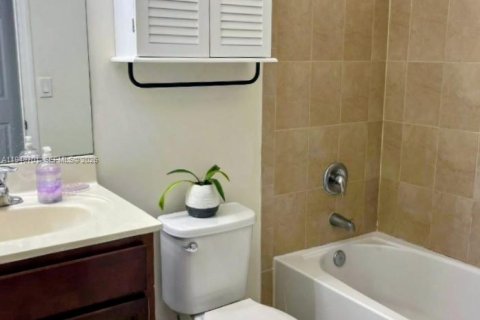 Купить таунхаус в Майами, Флорида 4 спальни, № 2005375 - фото 8