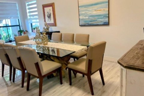 Купить таунхаус в Майами, Флорида 4 спальни, № 2005375 - фото 2