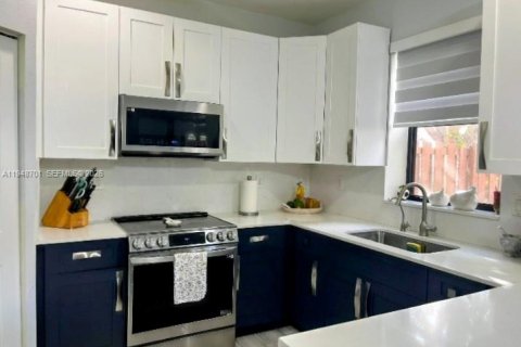 Купить таунхаус в Майами, Флорида 4 спальни, № 2005375 - фото 4