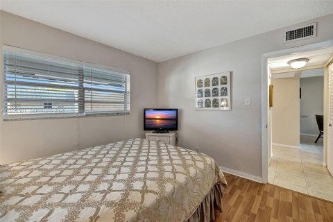 Condo in Margate, Florida, 2 bedrooms  № 1991762 - photo 22