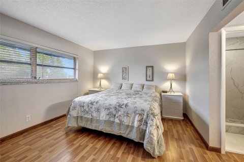 Condo in Margate, Florida, 2 bedrooms  № 1991762 - photo 16