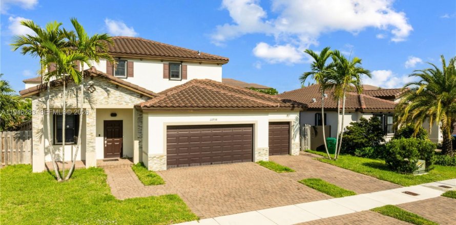 Дом в Майами, Флорида 5 спален, 296.45м2 № 2006006