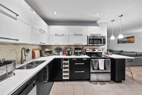 Condo in Wilton Manors, Florida, 2 bedrooms  № 1953301 - photo 9