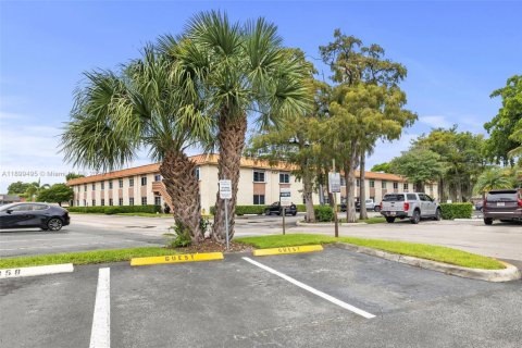 Condo in Wilton Manors, Florida, 2 bedrooms  № 1953301 - photo 21