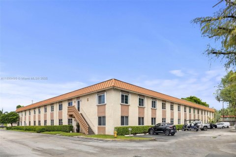 Condo in Wilton Manors, Florida, 2 bedrooms  № 1953301 - photo 1