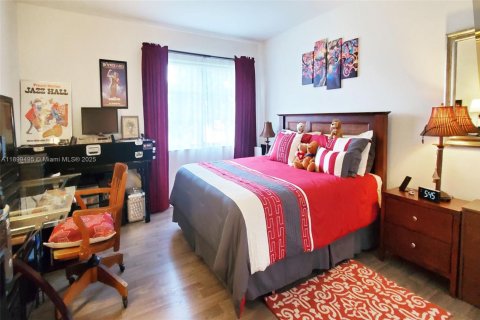 Condo in Wilton Manors, Florida, 2 bedrooms  № 1953301 - photo 13