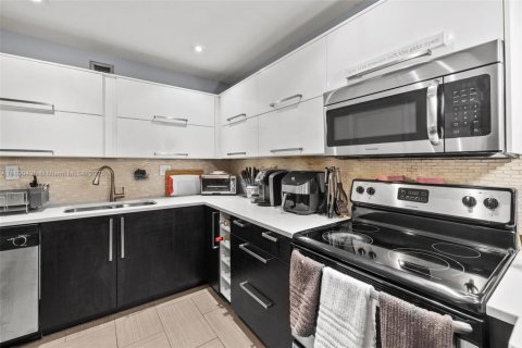 Condo in Wilton Manors, Florida, 2 bedrooms  № 1953301 - photo 8