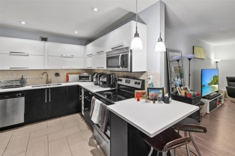 Condo in Wilton Manors, Florida, 2 bedrooms  № 1953301 - photo 7