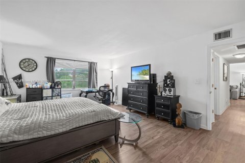 Condo in Wilton Manors, Florida, 2 bedrooms  № 1953301 - photo 17