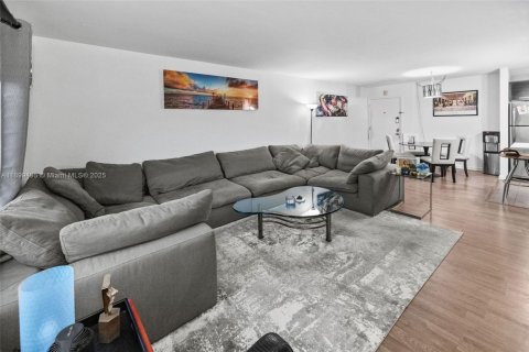 Condo in Wilton Manors, Florida, 2 bedrooms  № 1953301 - photo 11