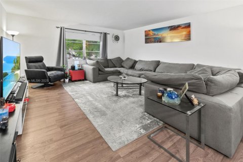 Condo in Wilton Manors, Florida, 2 bedrooms  № 1953301 - photo 4