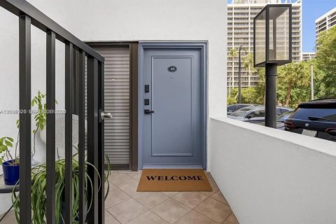 Condo in Miami, Florida, 1 bedroom № 2243095 - photo 2