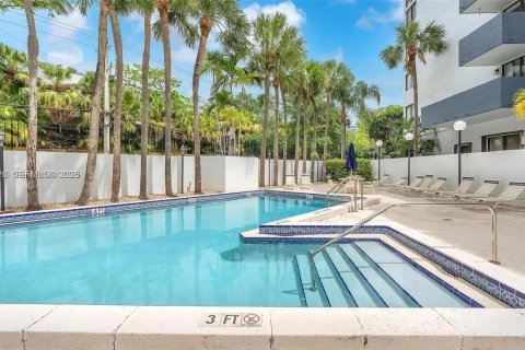 Condo in Miami, Florida, 1 bedroom № 2243095 - photo 8