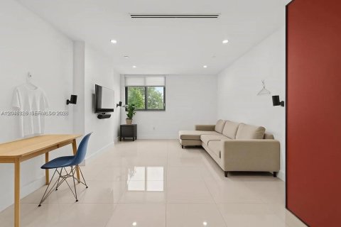 Condo in Miami, Florida, 1 bedroom № 2243095 - photo 4
