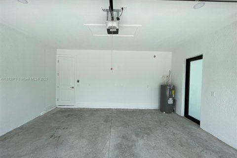 Casa en venta en Lehigh Acres, Florida, 3 dormitorios № 1978434 - foto 6