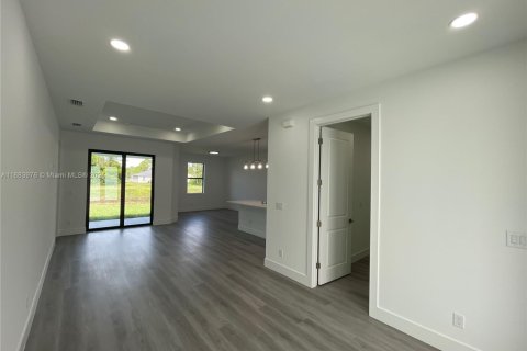 Casa en venta en Lehigh Acres, Florida, 3 dormitorios № 1978434 - foto 7