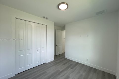 Casa en venta en Lehigh Acres, Florida, 3 dormitorios № 1978434 - foto 13