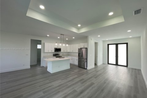 Casa en venta en Lehigh Acres, Florida, 3 dormitorios № 1978434 - foto 8