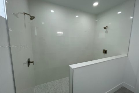 Casa en venta en Lehigh Acres, Florida, 3 dormitorios № 1978434 - foto 16