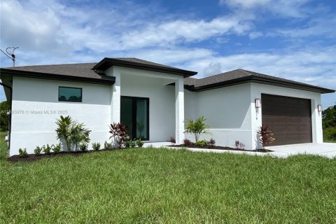 Casa en venta en Lehigh Acres, Florida, 3 dormitorios № 1978434 - foto 2