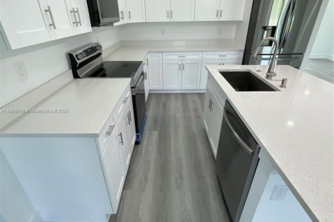 Casa en venta en Lehigh Acres, Florida, 3 dormitorios № 1978434 - foto 10