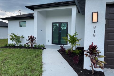 House in Lehigh Acres, Florida 3 bedrooms № 1978434