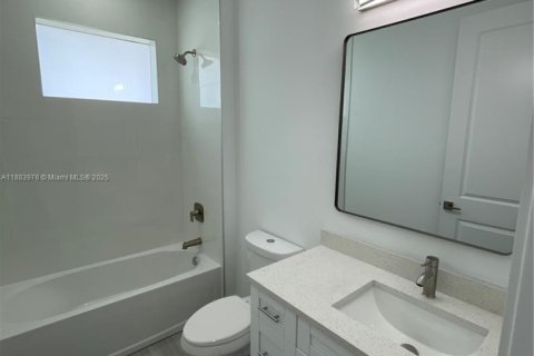 Casa en venta en Lehigh Acres, Florida, 3 dormitorios № 1978434 - foto 11