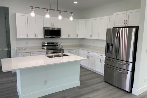 Casa en venta en Lehigh Acres, Florida, 3 dormitorios № 1978434 - foto 9