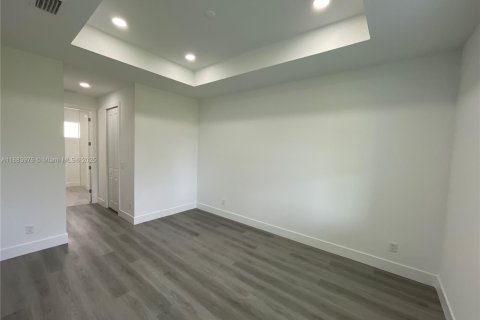 Casa en venta en Lehigh Acres, Florida, 3 dormitorios № 1978434 - foto 14