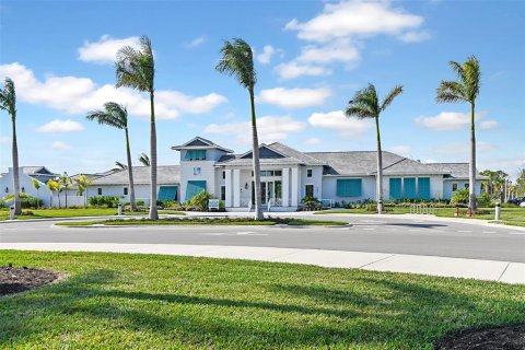 House in Sarasota, Florida 3 bedrooms, 233.37 sq.m. № 2409933 - photo 2