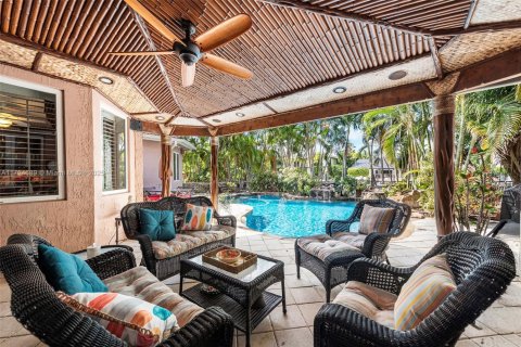 Casa en venta en Fort Lauderdale, Florida, 4 dormitorios, 442.49 m2 № 1726524 - foto 23