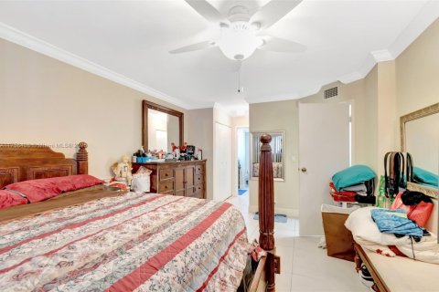 Condo in Lake Worth, Florida, 2 bedrooms  № 2014036 - photo 24