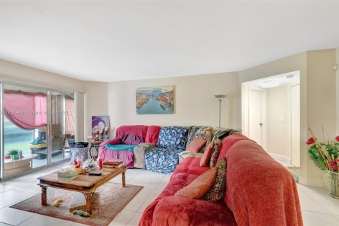 Condo in Lake Worth, Florida, 2 bedrooms  № 2014036 - photo 7