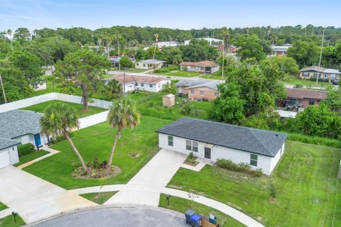 House in Titusville, Florida 3 bedrooms, 116.13 sq.m. № 1824422 - photo 2
