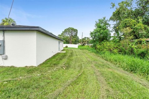House in Titusville, Florida 3 bedrooms, 116.13 sq.m. № 1824422 - photo 30