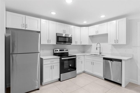 House in Titusville, Florida 3 bedrooms, 116.13 sq.m. № 1824422 - photo 9