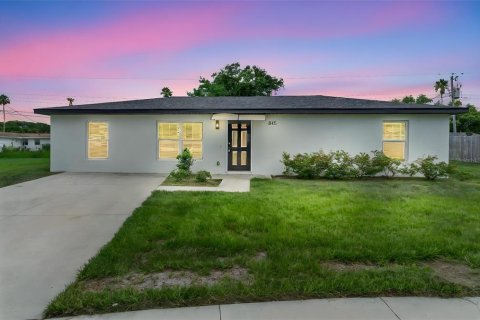 House in Titusville, Florida 3 bedrooms, 116.13 sq.m. № 1824422 - photo 1