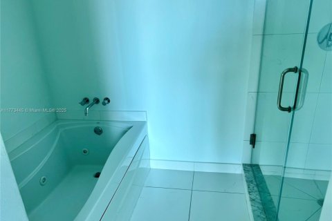Condo in Miami, Florida, 2 bedrooms  № 1707942 - photo 11